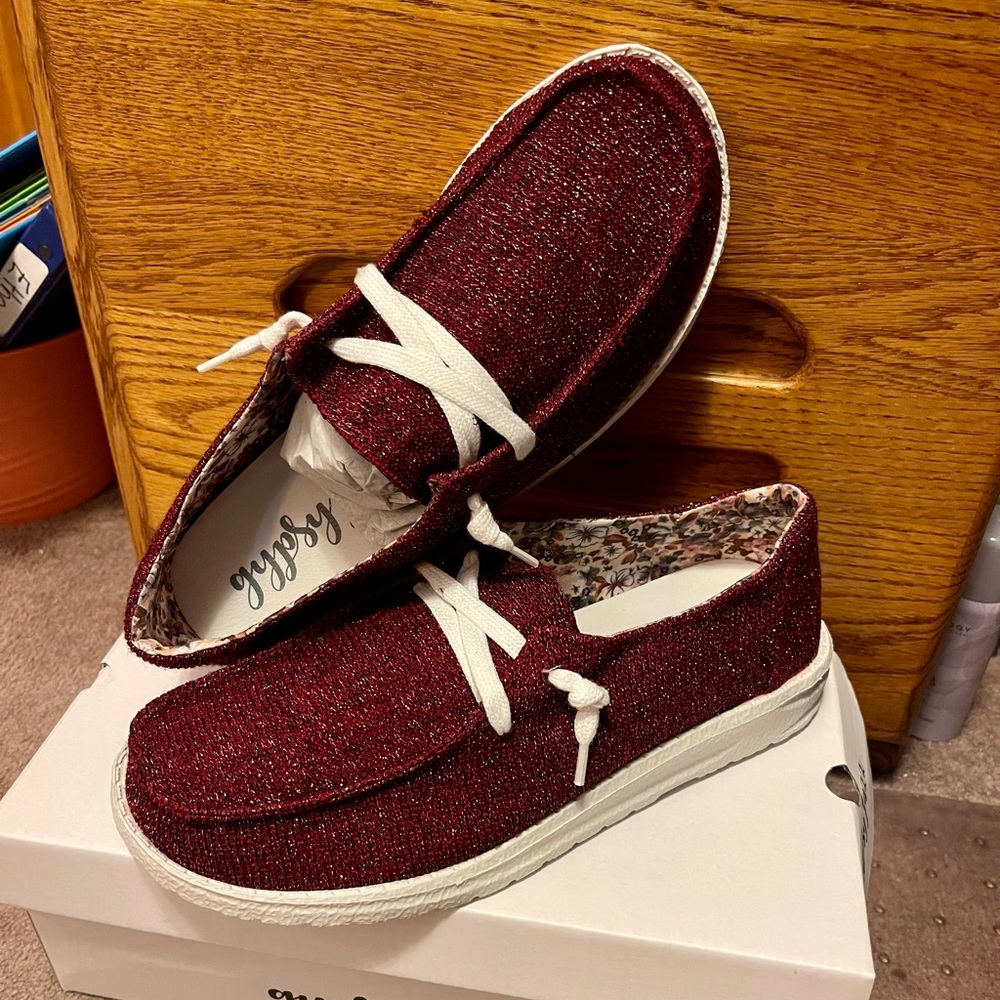 Gypsy Jazz size 9 maroon woman’s shoes